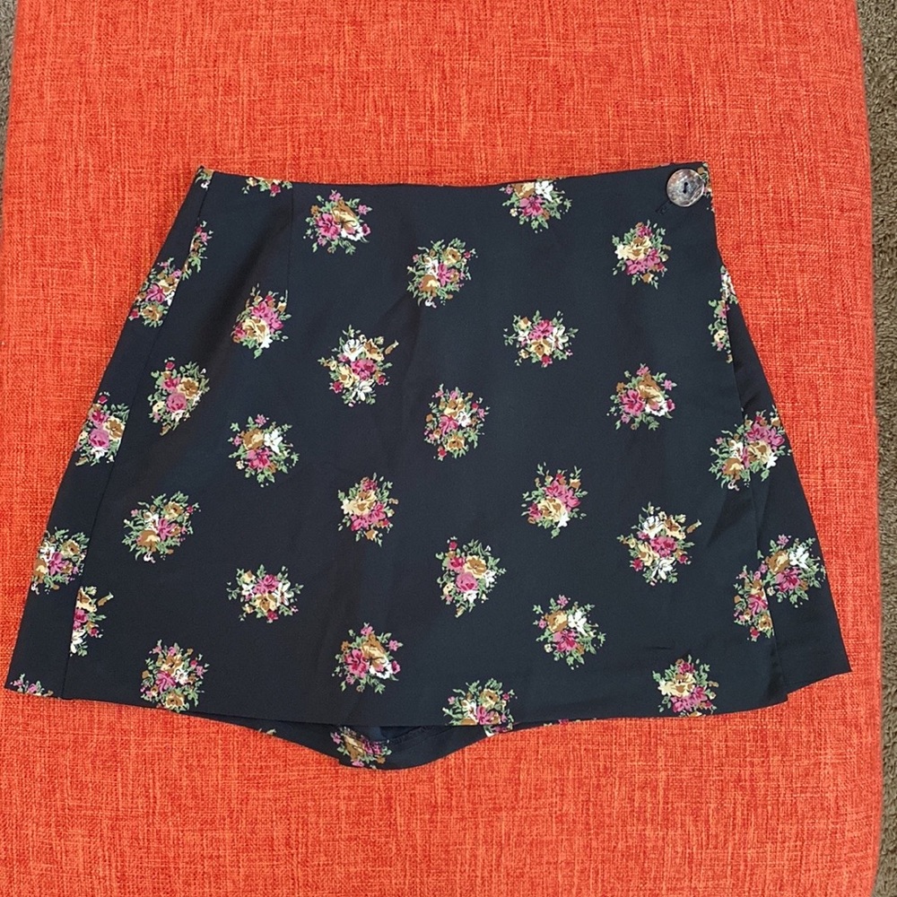 VTG 90’s Necessary Objects Dark Floral Skort Shorts Skirt - Picture 1 of 10